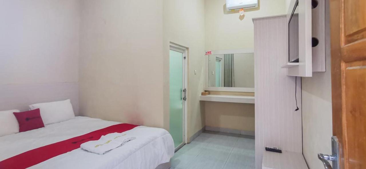 Reddoorz Near Pantai Pancer Door Pacitan Hotel ภายนอก รูปภาพ