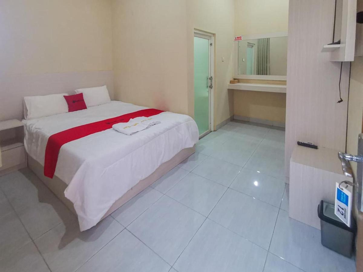 Reddoorz Near Pantai Pancer Door Pacitan Hotel ภายนอก รูปภาพ